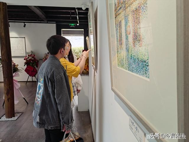 “五一”假期：逛小西街观80后诗人画家潘无依作品展