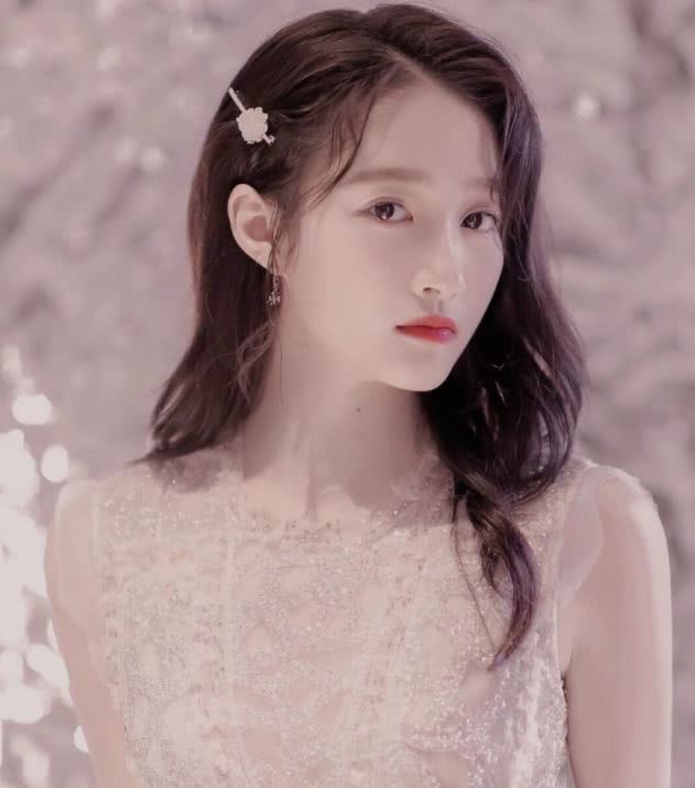 叫关晓彤太生疏，叫彤彤又太普通，听听鹿晗的