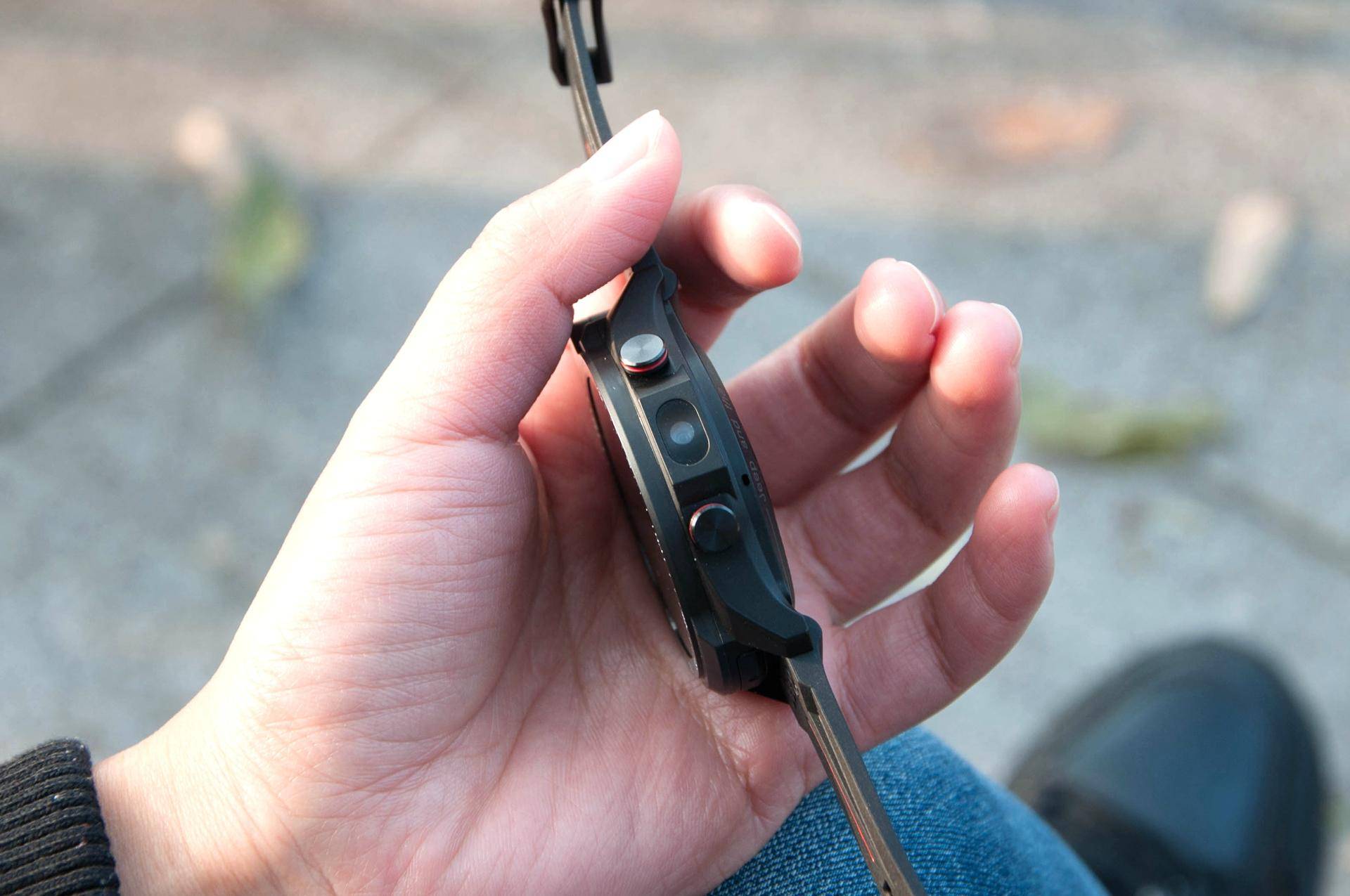 Jeep黑骑士智能手表：高清双摄独立通话，自带64G超大空间