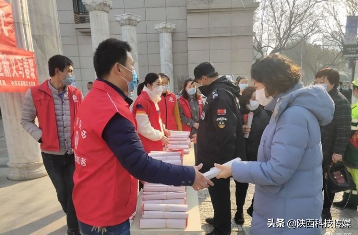 高陵区文化和旅游体育局开展“迎十四运•过喜庆年”书画名家义写春联活动