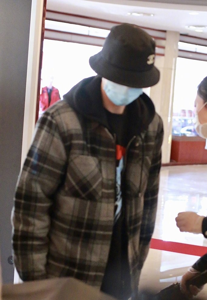 # Wang Yibo shows a body CCTV spring late couplet discharges #