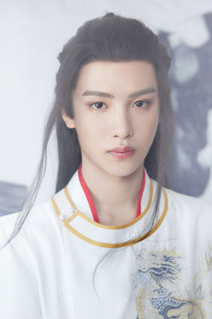 When 30-year-old Xiao Zhan and 19-year-old Huang Minghao wore ancient ...