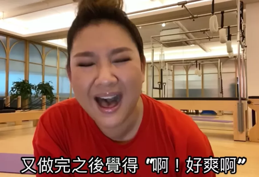 %title插图%num 最胖星二代郑欣宜近况曝光,双手合十恳求网友关注,娱乐圈不好混