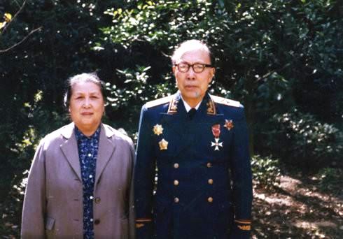 1955年陈毅被授予开国元帅，陈毅又被授予开国少将，究竟咋回事？