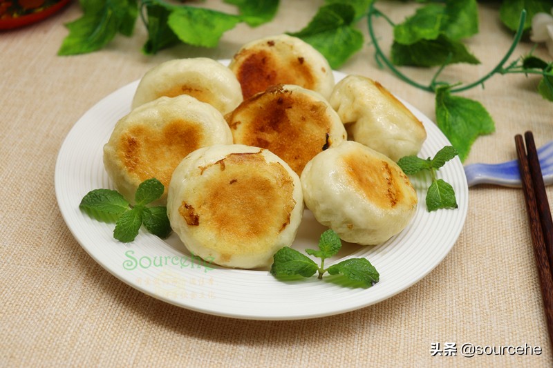 教你做生煎包，皮薄不破也不焦，包底金黃酥脆，肉嫩鮮香多汁