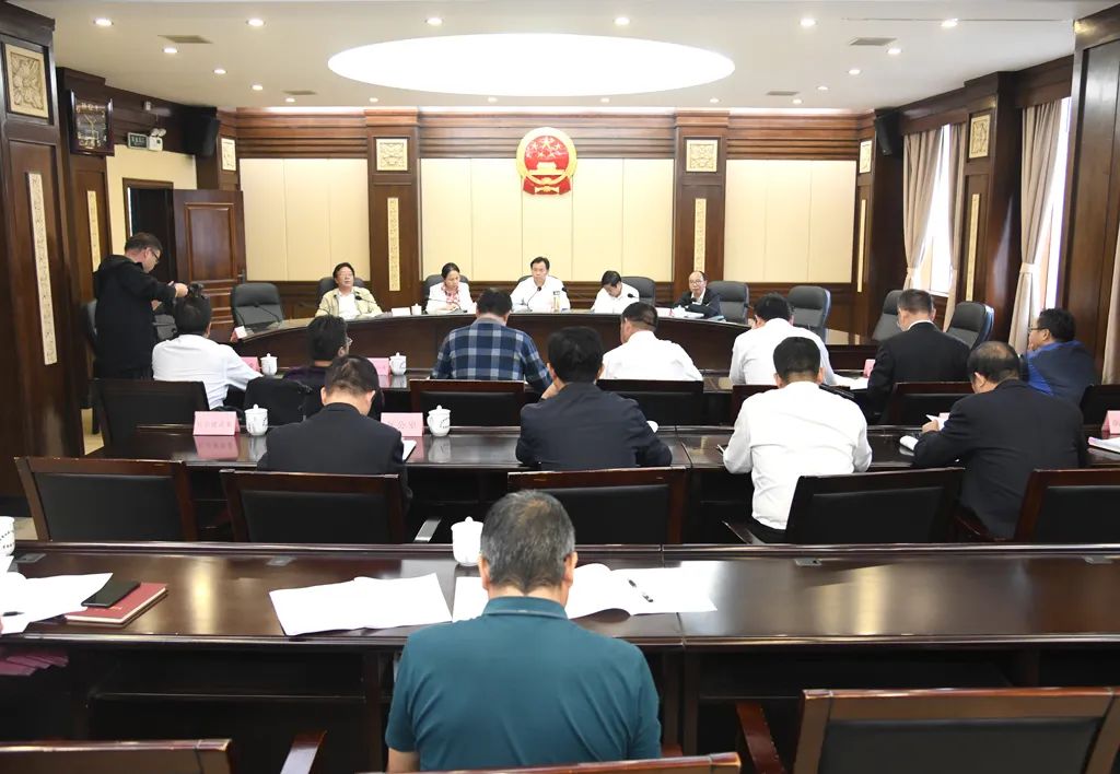 ​市五届人大常委会举行第三十七次会议第一次全体会议对市教育局等7个单位开展专题询问