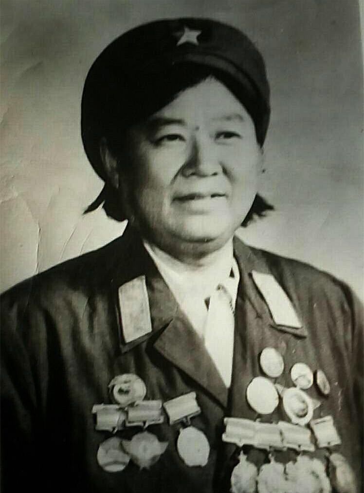 郭俊卿：女扮男装参加解放军成战斗英雄，5年军