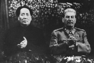 毛主席首次访问苏联碰了钉子，斯大林为何屈服？竟是英国帮忙