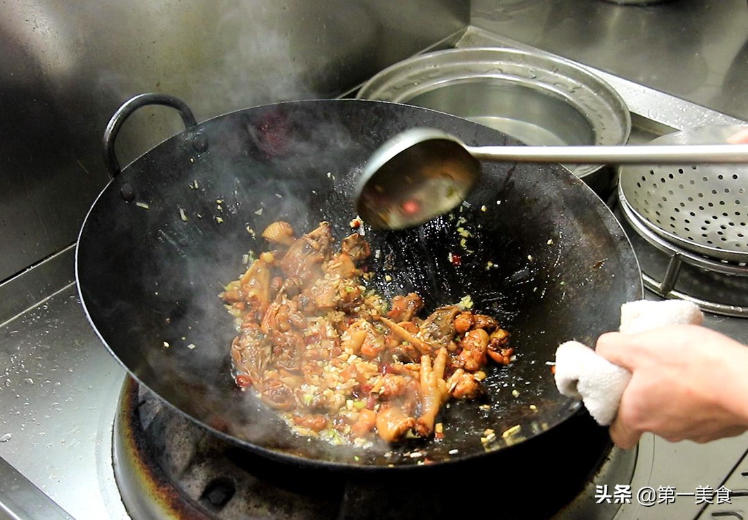 图片[10]-鸡肉鲜嫩有窍门 不要直接下锅炒 多加这一步 肉质滑嫩又酸辣-起舞食谱网