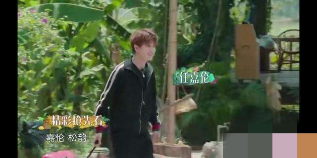 任嘉伦作客《向往的生活》，衣着朴素化身农夫