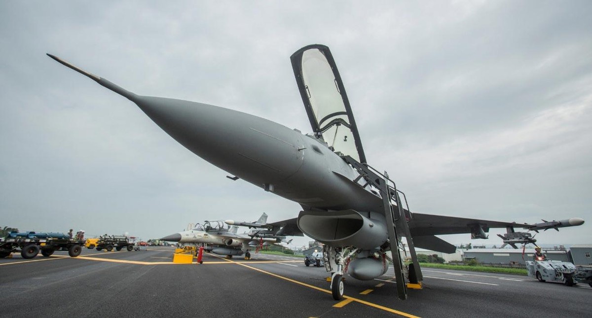 蔡英文划下红线：台岛周边12海里是摧毁区，解放军战机进入就击落