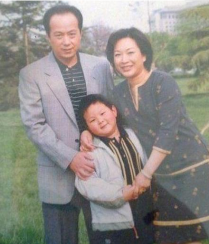 在罗京葬礼上哭的几乎休克的刘继红，为何却在