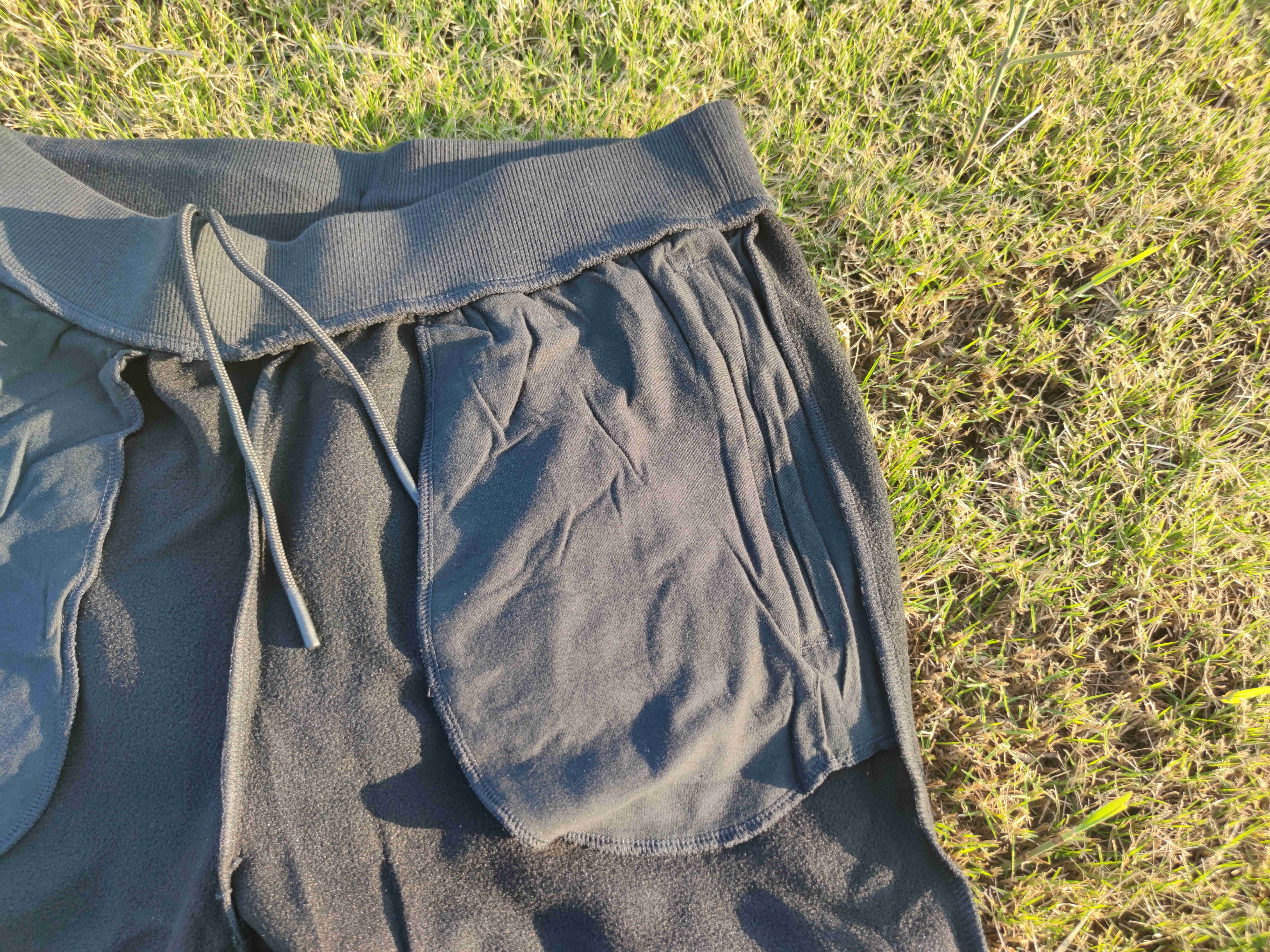 弹力舒适，轻盈舒爽，这款卫裤健身逛街都能轻松驾驭