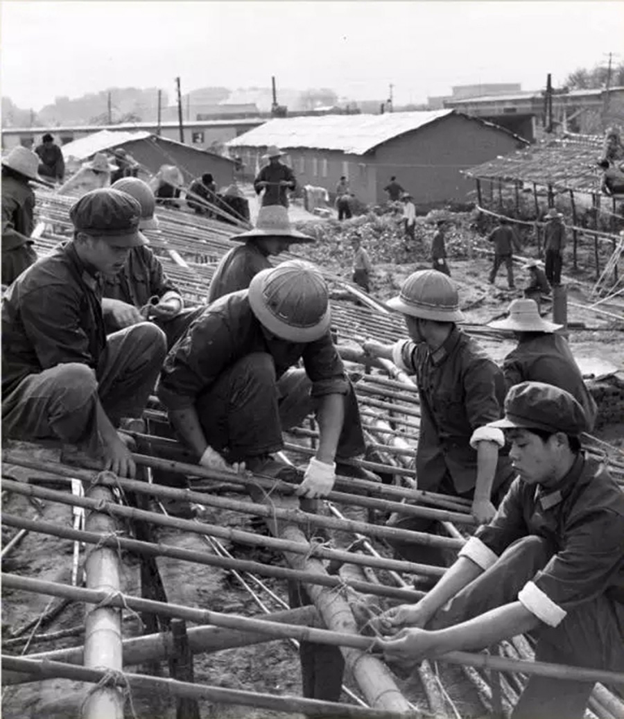 老照片：1976年唐山大地震，全市四分之一的人口死亡