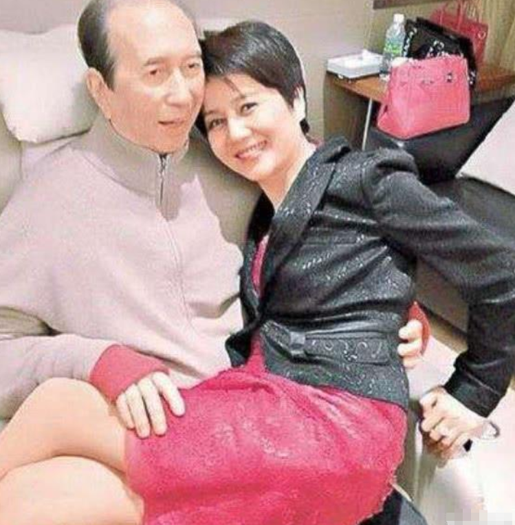 赌王四太年轻时美过李嘉欣？本以为开玩笑，看到旧照我懵了