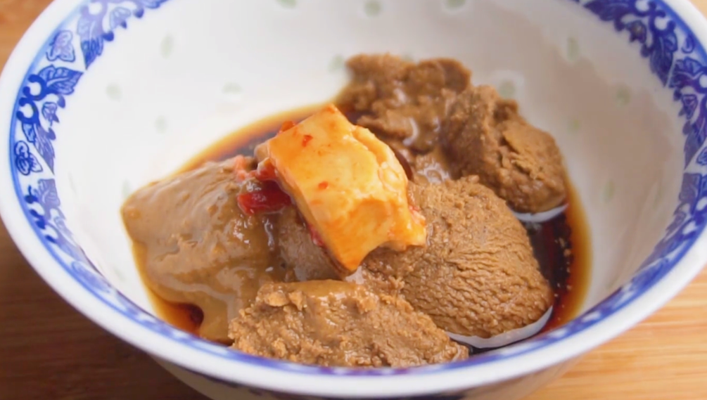 調芝麻醬時，不要馬上加水調，大廚教你一招，細膩爽滑吃起來更香