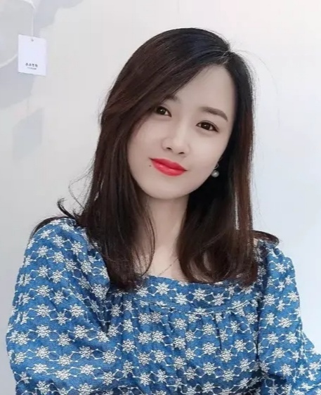 静水无声，暗香盈袖