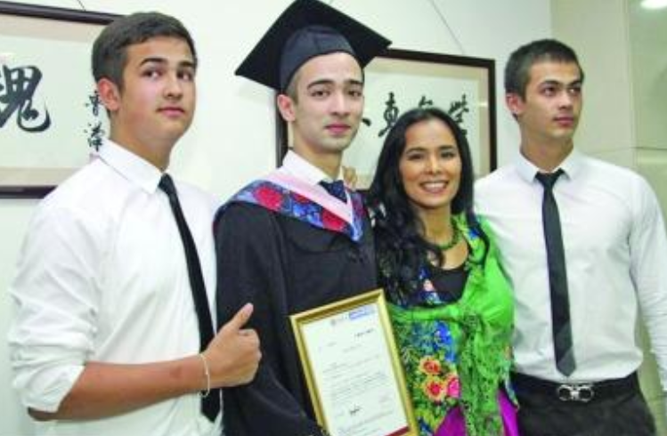 韦唯的三个儿子，两个是北大学霸一个成拳击冠军，网友：怎么教的