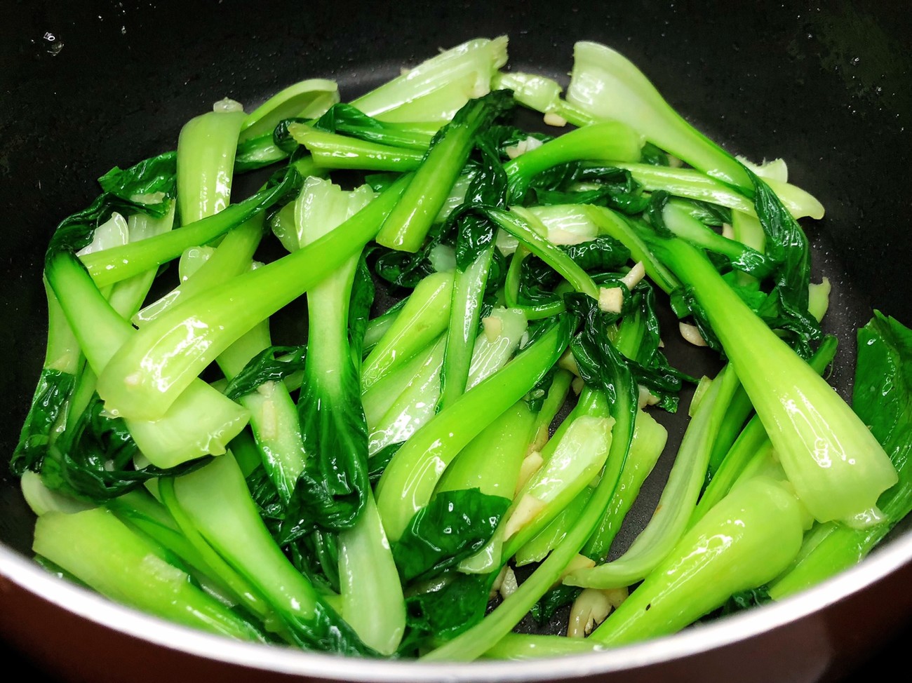 How to fry green vegetables, both delicious and not yellow?Keep in mind