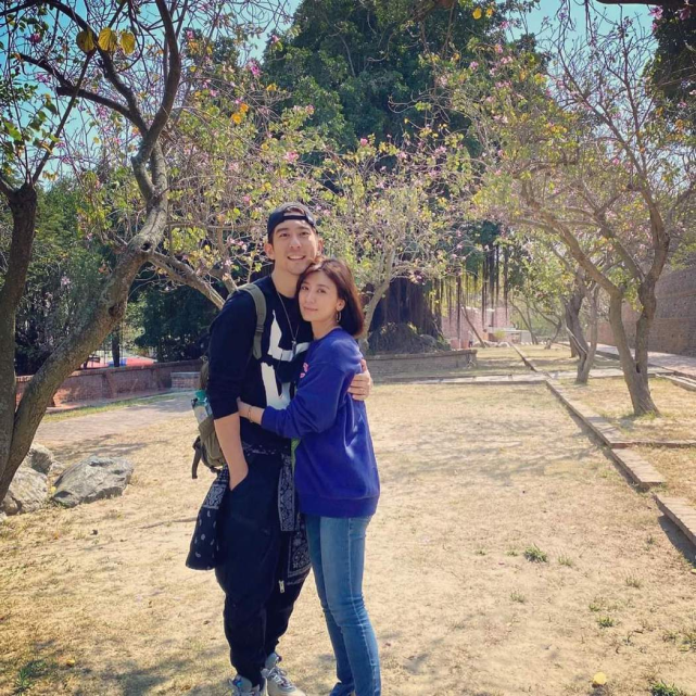 直擊修傑楷沉迷鬥牛，賈靜雯帶兩個女兒先行撤退“放生”老公