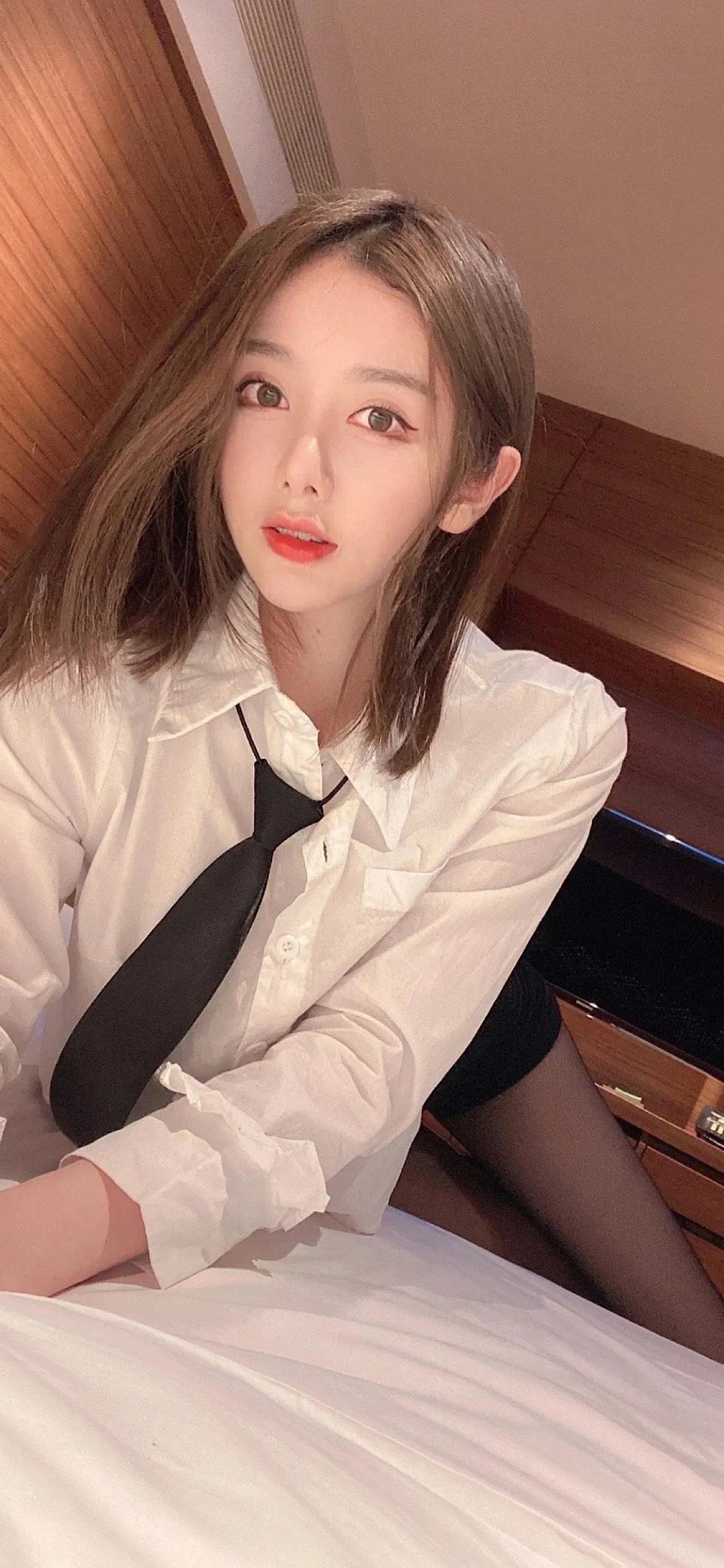 渣男壁纸   曾靠泳装迷倒路人