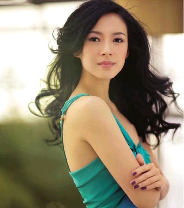 Zhang Ziyi played with her foreign boyfriend on the beach, leaving 81 ...