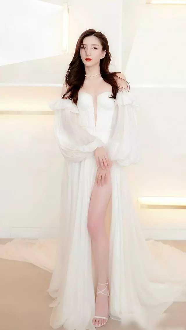 34岁的江疏影，成“小姐姐”真是迷人，迷人的穿