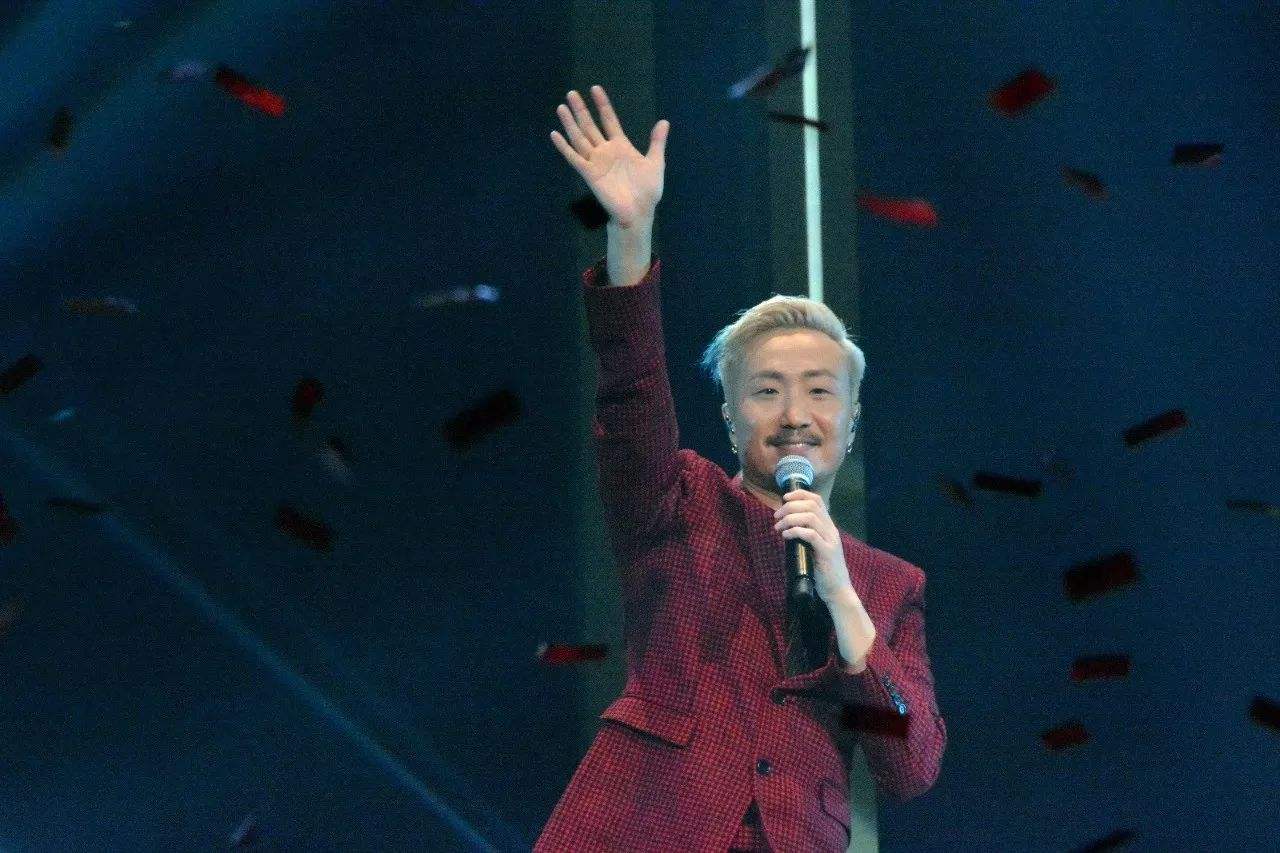 郑中基：过气歌手也敢来评价我？不要让我上去