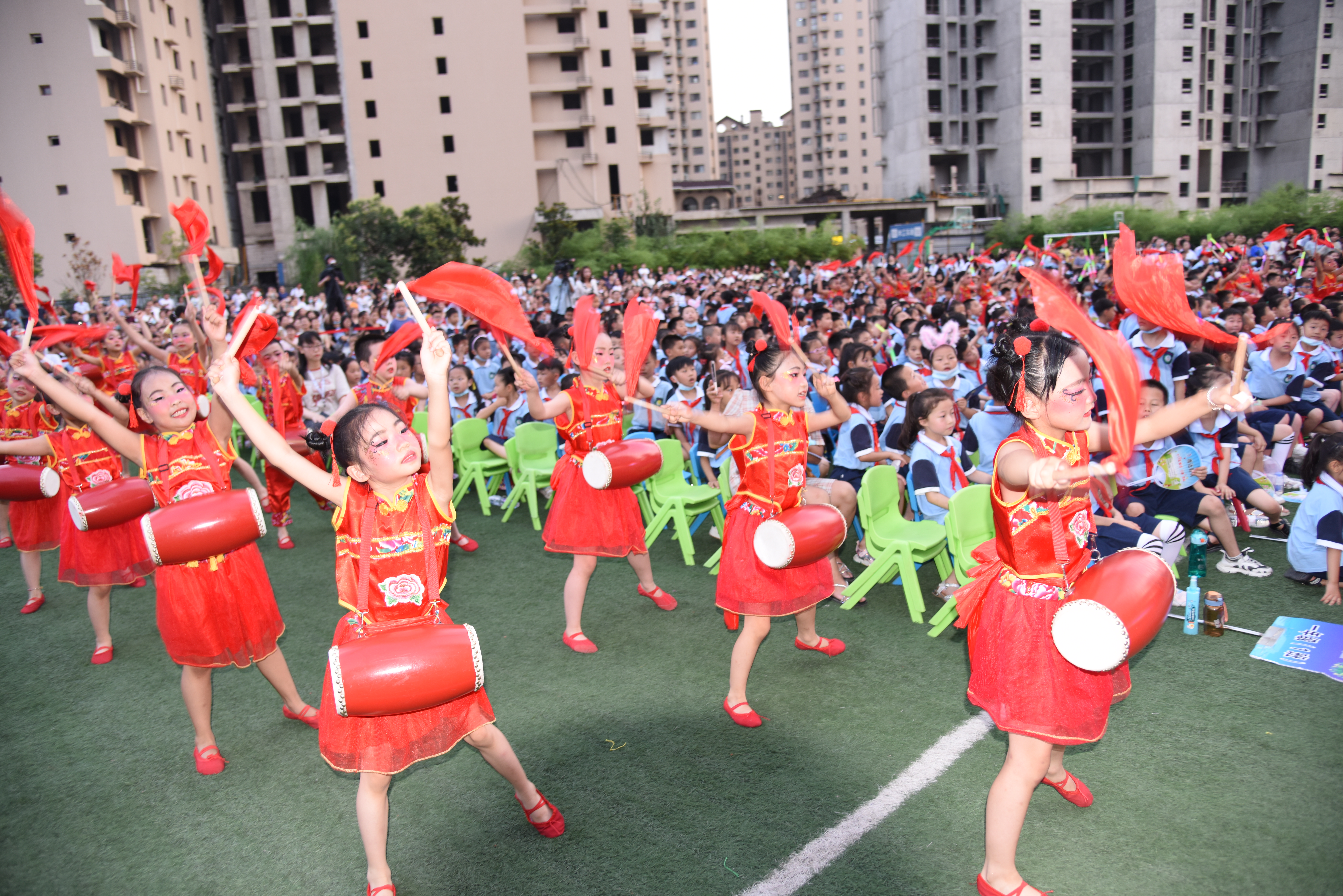 灞桥区黄河锦绣小学怎么样?庆祝建党100周年(图2)