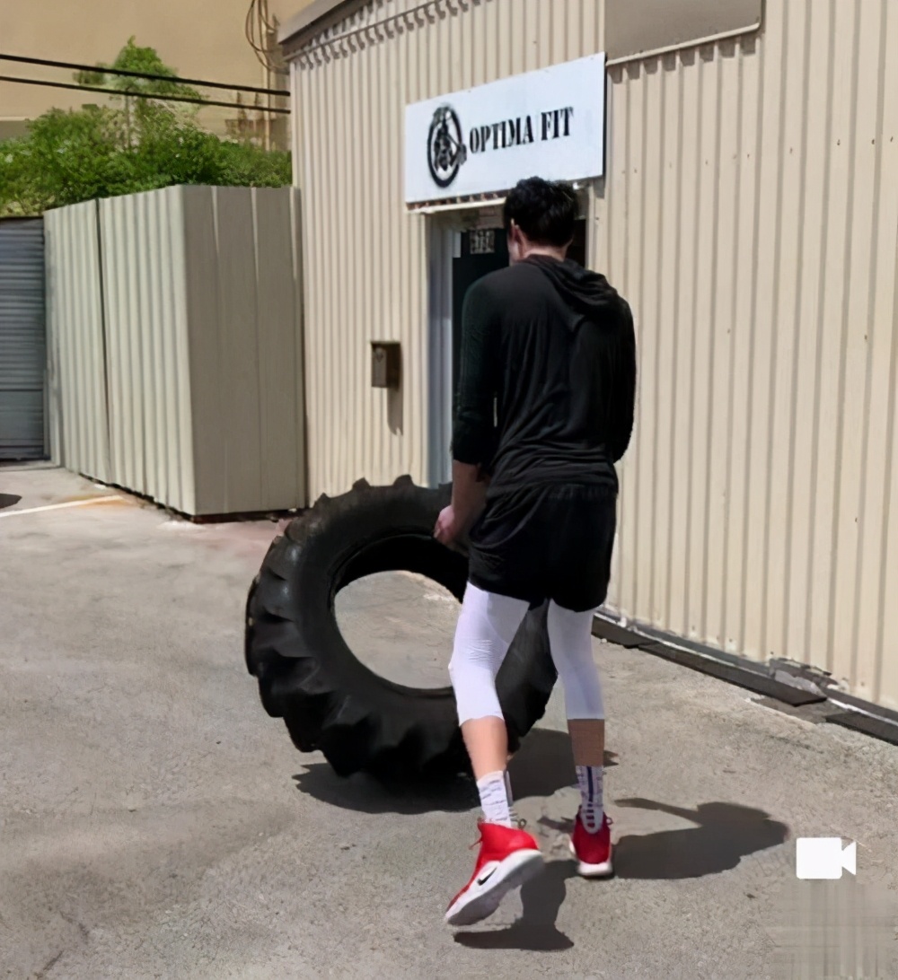 知耻后的“男篮一哥”周琦，为何上个《吐槽大