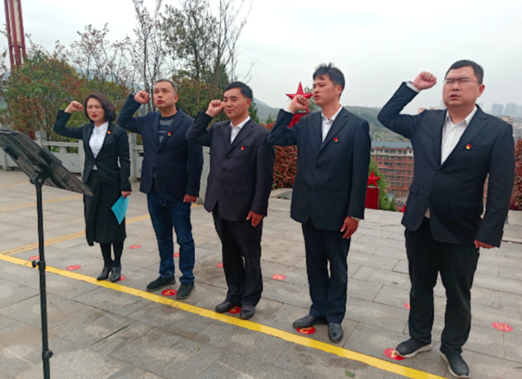 鹤城区人大常委会强化党史学习教育 开展清明祭扫活动