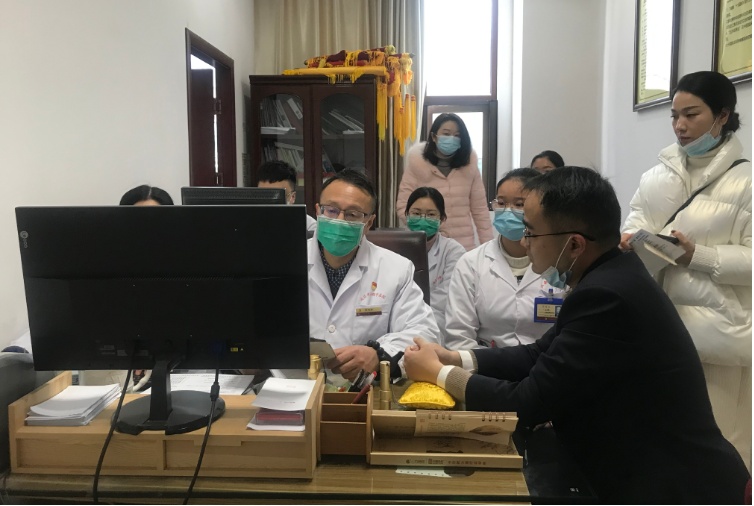 抗疫先锋｜熊鸣峰：筑起新冠肺炎防治的中医药堤坝