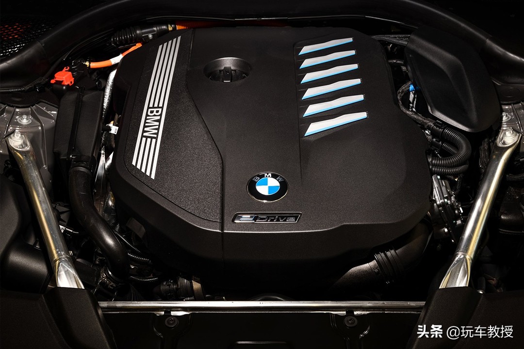 3.0T+电机！新款宝马5系不仅开着舒服，性能还超强