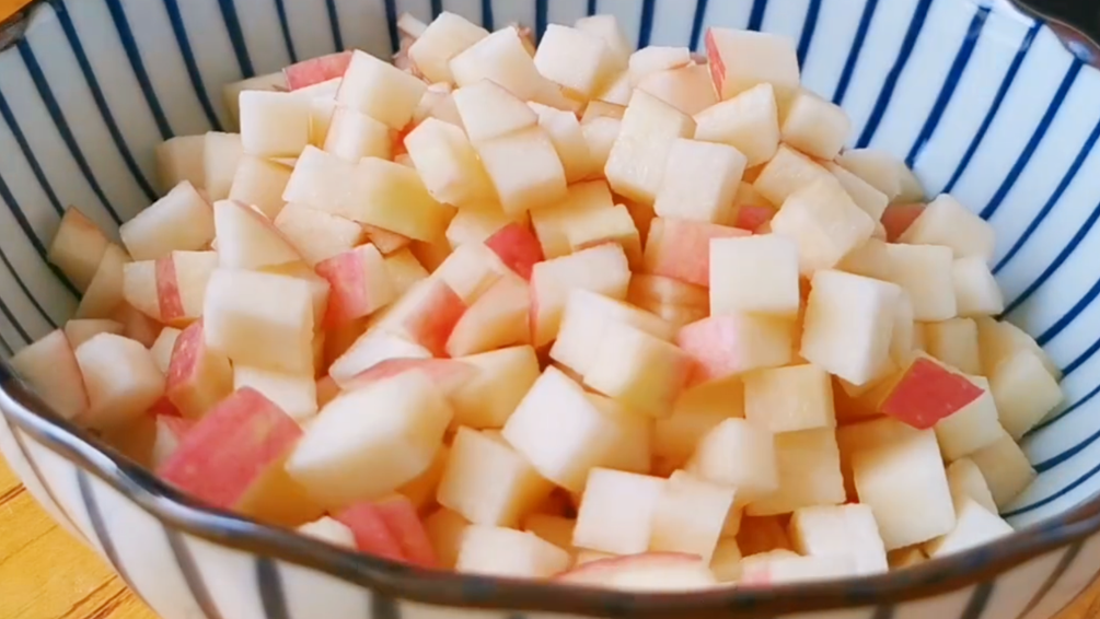 蘋果加2個雞蛋這樣做太香了，不油炸，一次做10個，出鍋就光盤