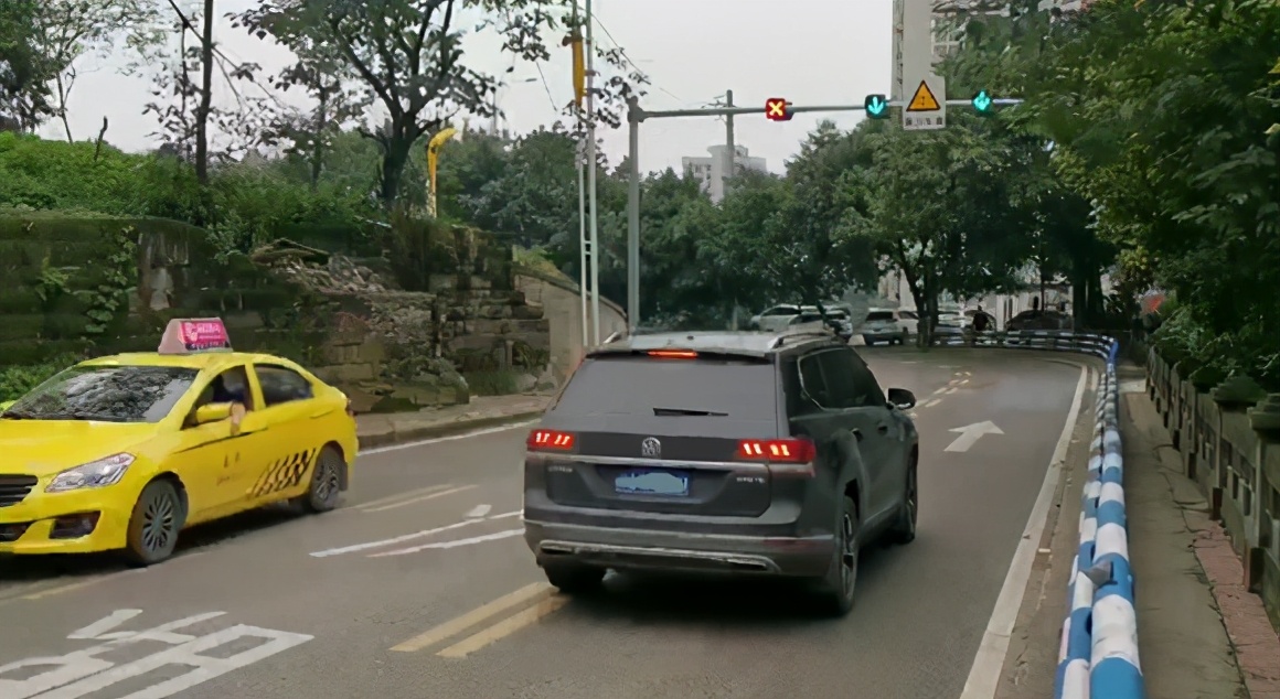 这组信号灯“成精”了 让南岸交通很“智慧”