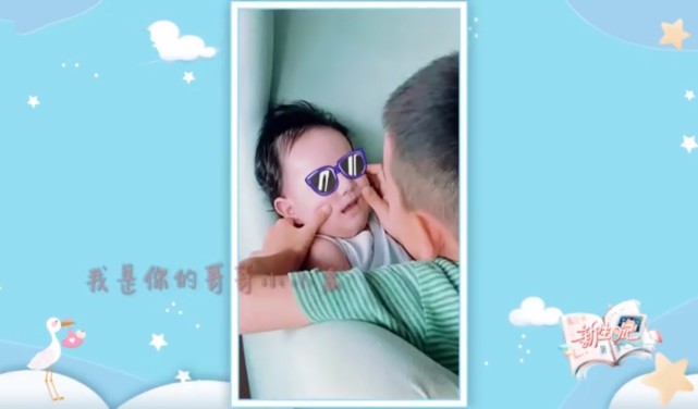 陳小春曬全家福曝光弟弟正臉，五官秀氣如女孩兒，皮膚白皙顏值高