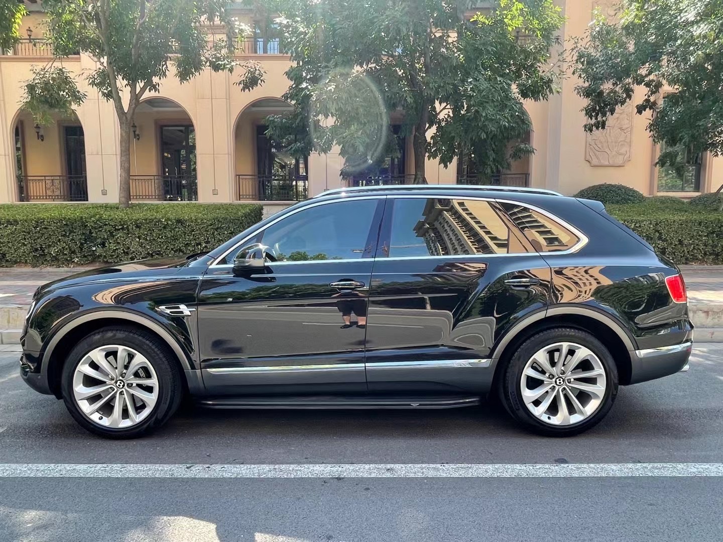 石家庄二手车19年宾利添越