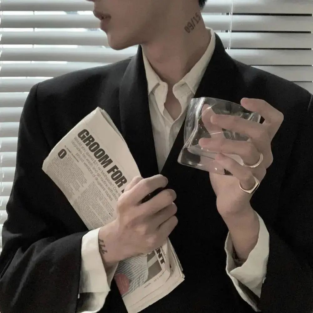 男生头像：高冷帅气男生头像
