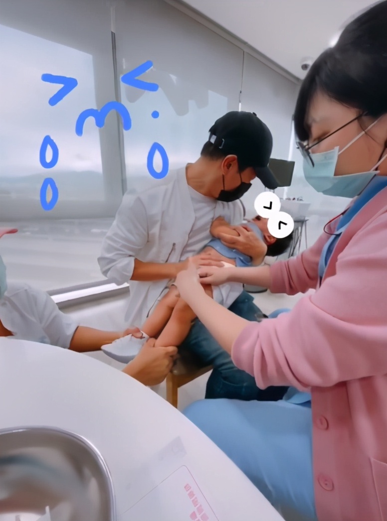 安以軒帶兒子打預防針，66演繹爆哭變臉，媽媽一旁笑出鵝叫聲