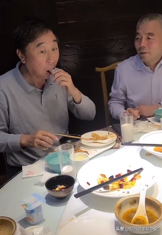 66岁冯巩豪宅内景曝光，又出洋相：离开春晚2年