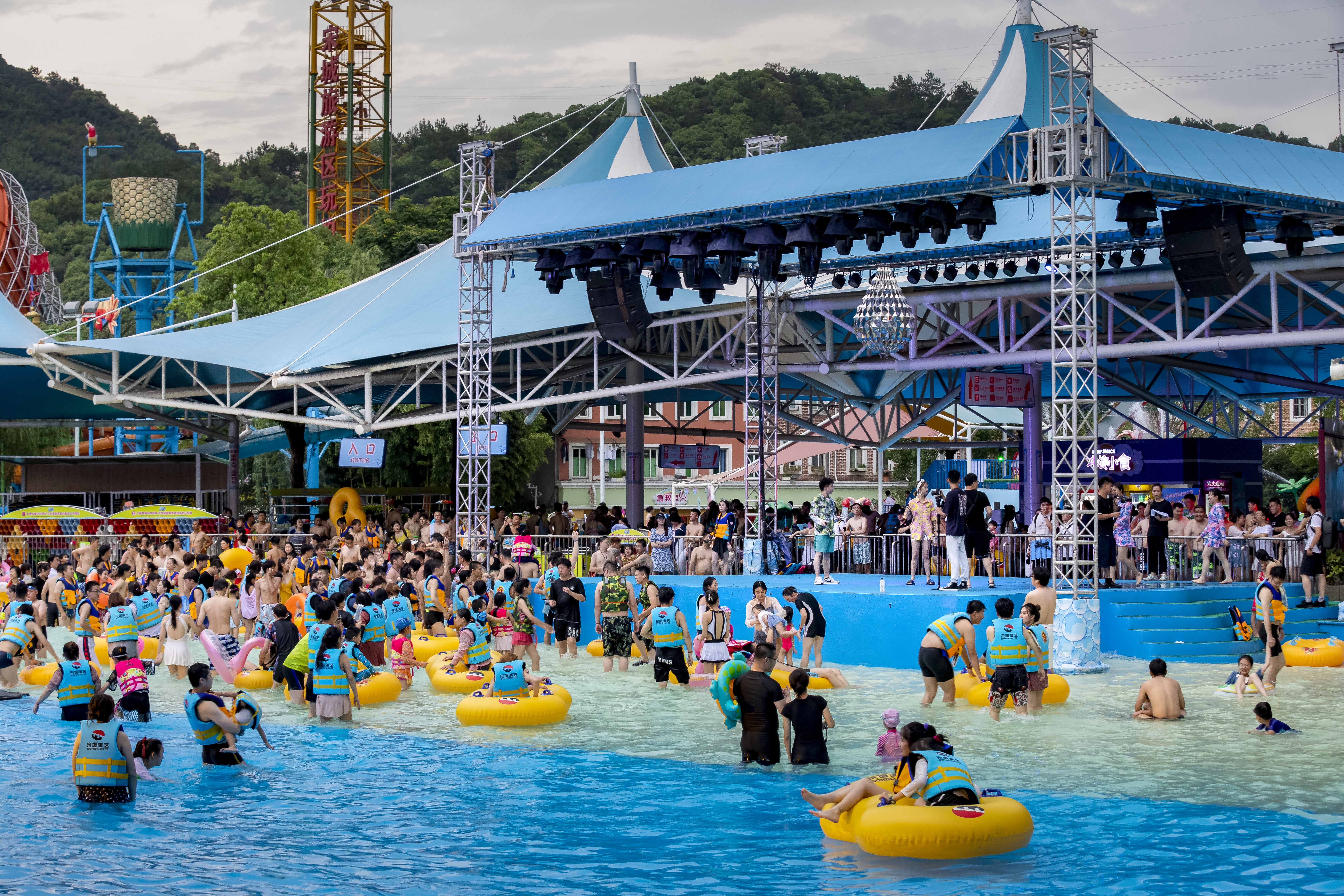 杭州夏季哪里可以避暑去浪浪浪水乐园来一场水上蹦迪狂欢吧