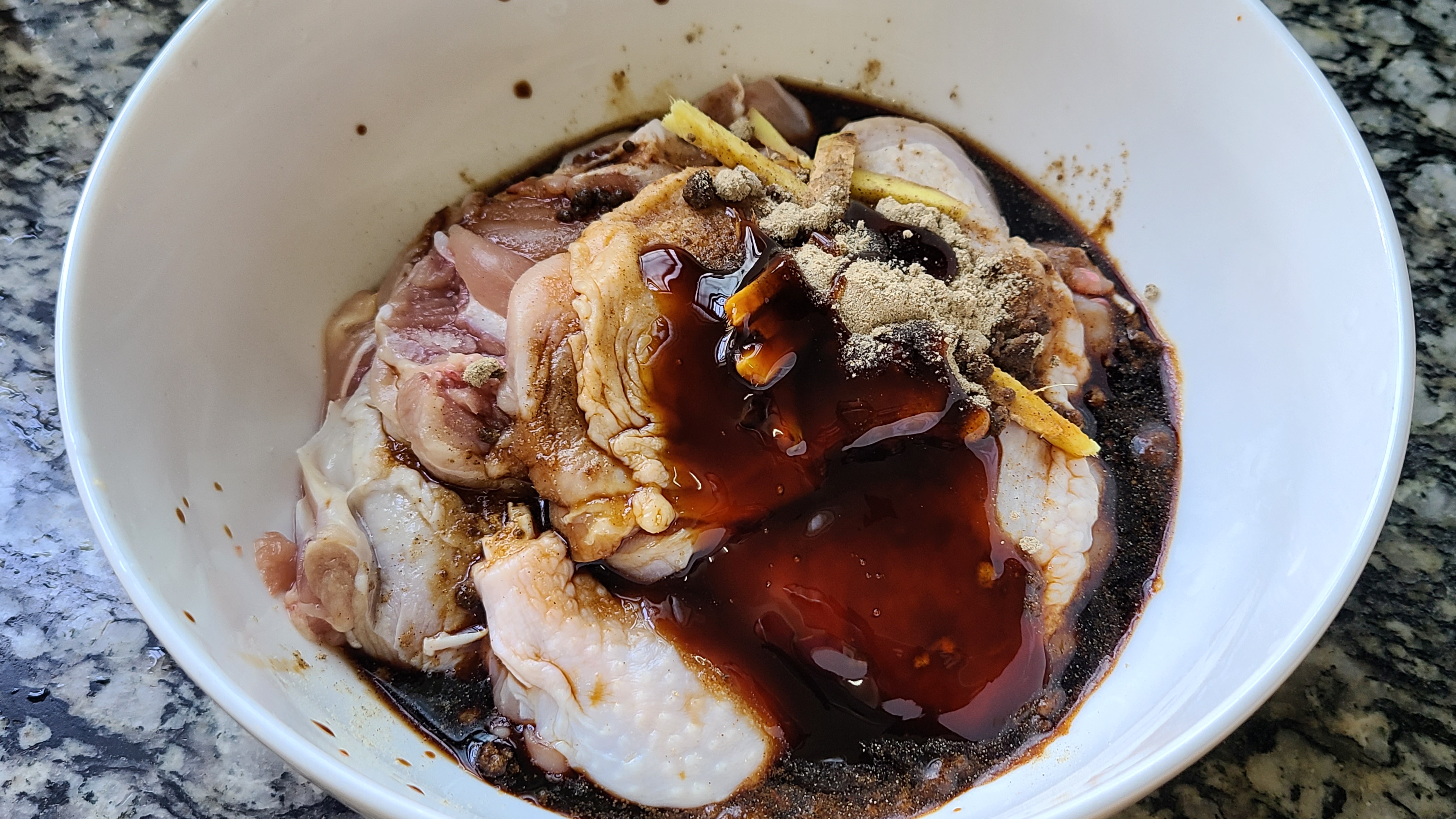 鸡腿别直接炖，广东人教我一个做法，美味好吃，每次都吃光