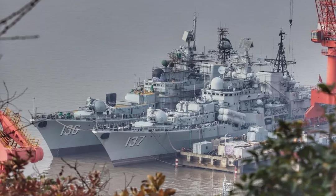 花小钱办大事：果断引进俄乌三大舰，让我国海军一步跨越了20年