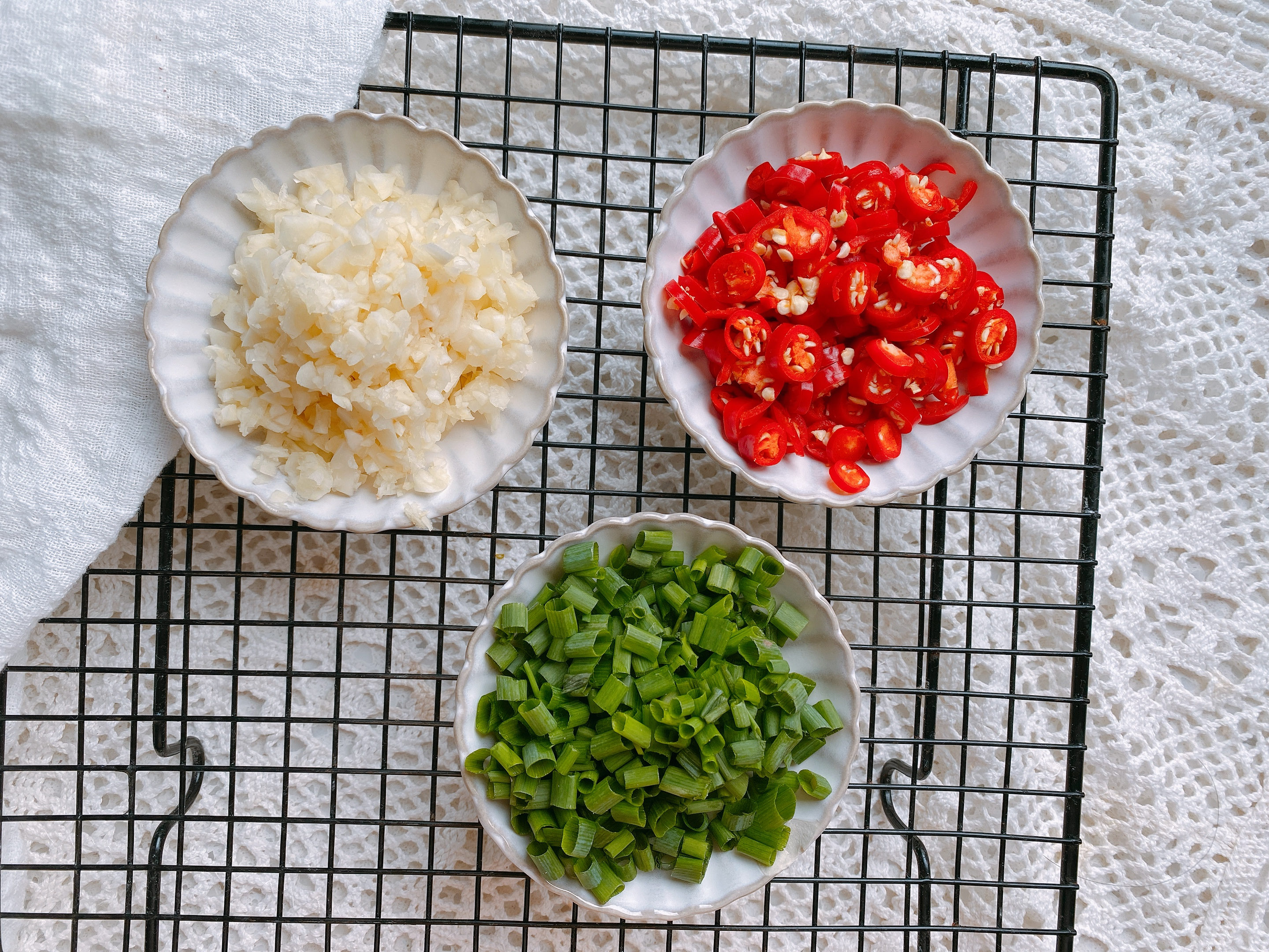 这是我做过最好吃的米粉，10分钟搞定，酸辣开胃，味道不输小吃街