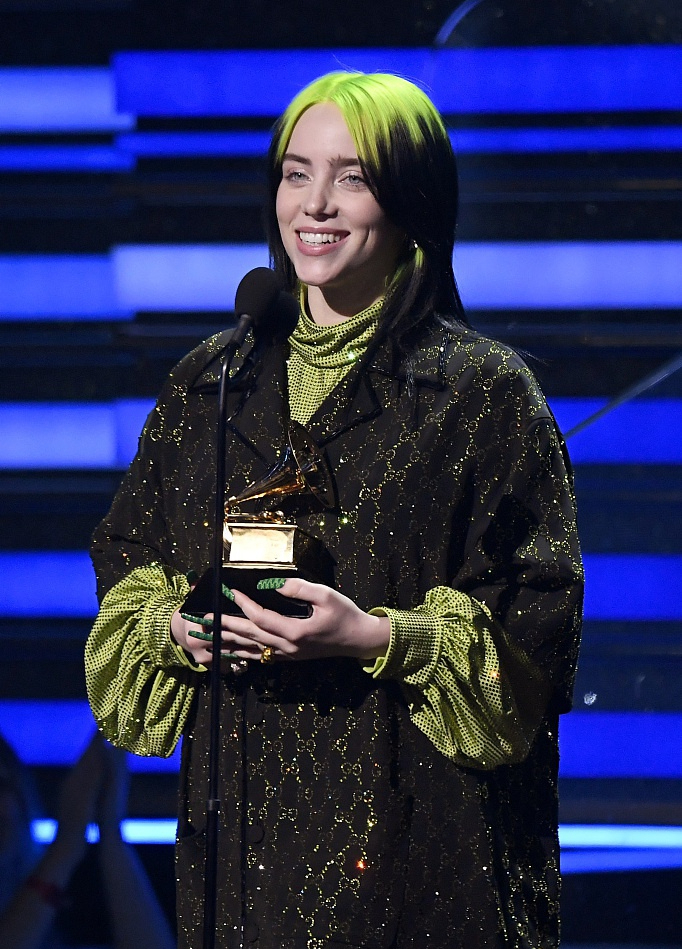 Bi Li, a young beauty singer in the music industry, issued a long post ...
