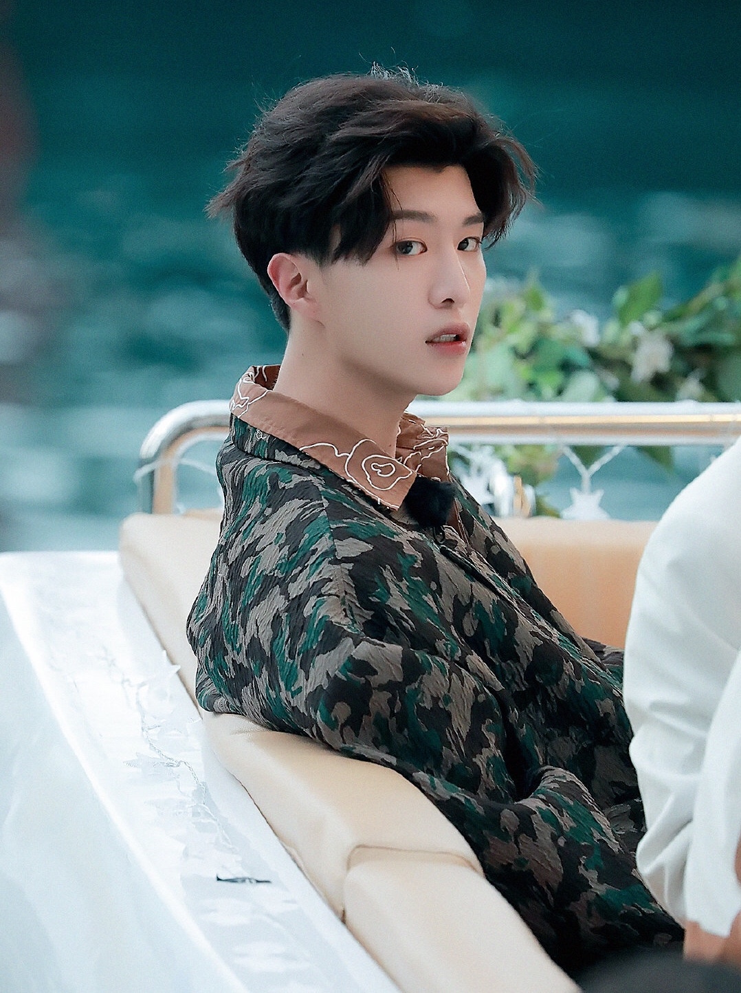 都是搬家，范丞丞因为家人，郭麒麟因为外卖，他却只为了200块