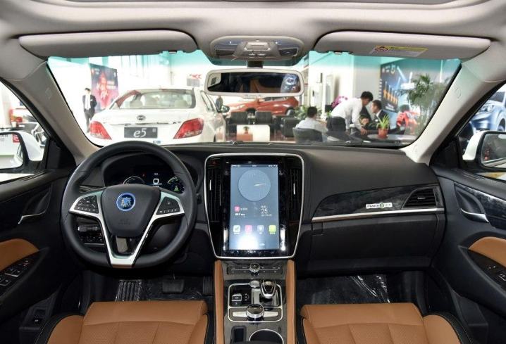 面对越来越像手机的汽车，我无限怀旧