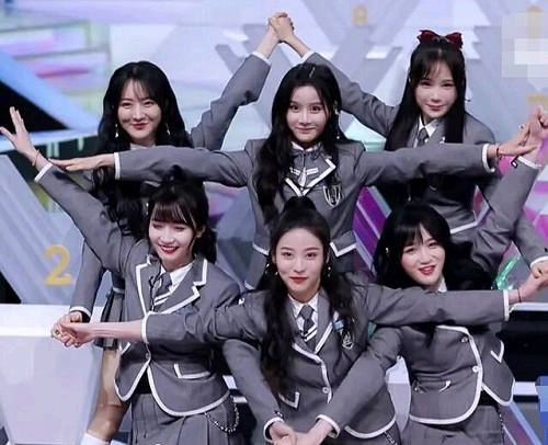 低学历爱豆的故事：光鲜亮丽的偶像，其实只是