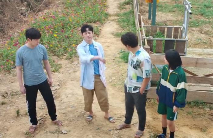 《向往的生活》预告片：男明星都是赤脚，张子