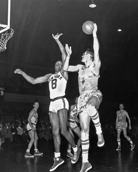 让NBA更改规则的6大球星：砍鲨战术被修改，张伯伦扩大三秒区